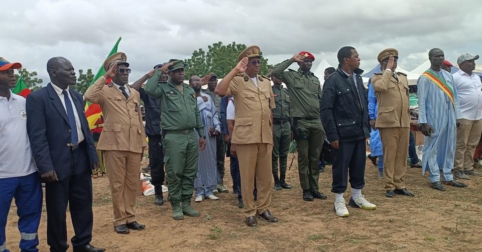 Quelque 3 700 bénéficiaires de 450 familles reçoivent le premier lot de la largesse du couple présidentiel aux victimes des inondations de Yagoua