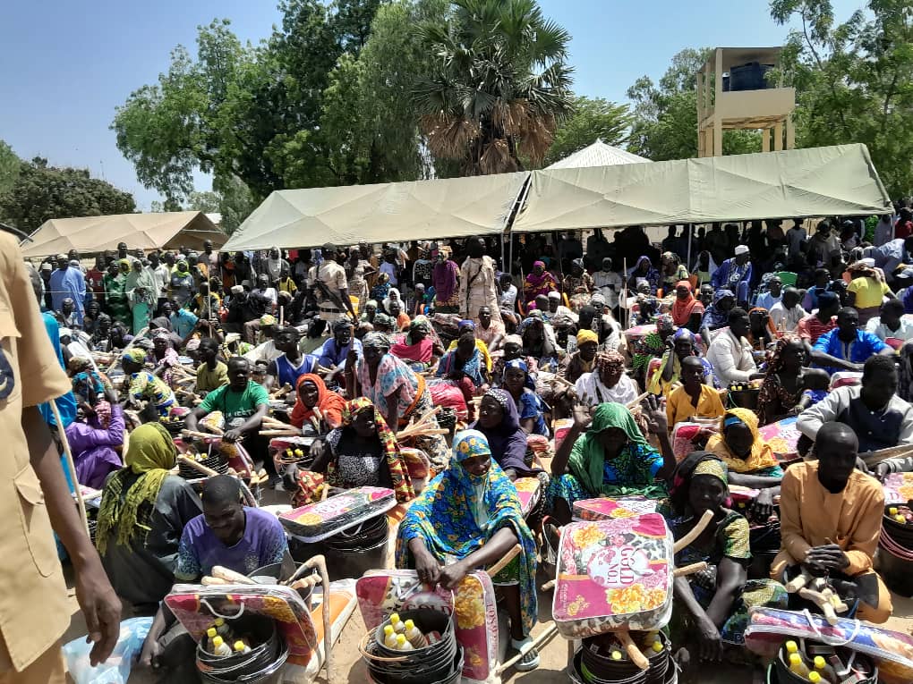 MAGA : Paul Biya offre du matériel de première nécessité à 2500 personnes, soit 300 familles vulnérables.