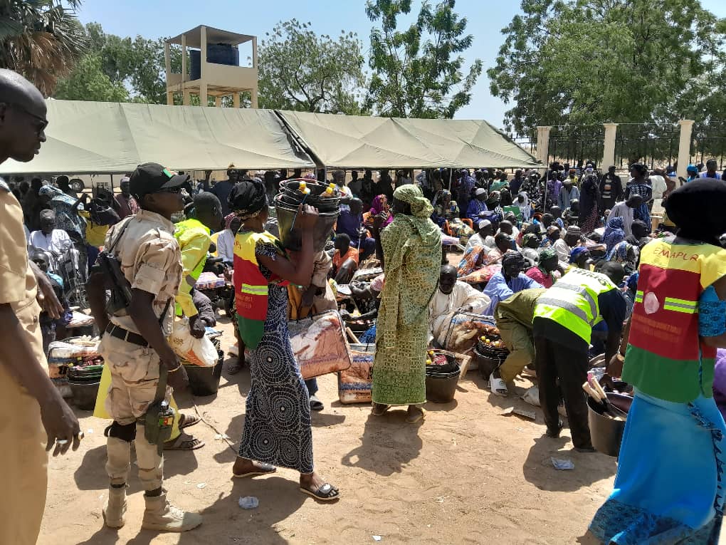 MAGA : Paul Biya offre du matériel de première nécessité à 2500 personnes, soit 300 familles vulnérables.