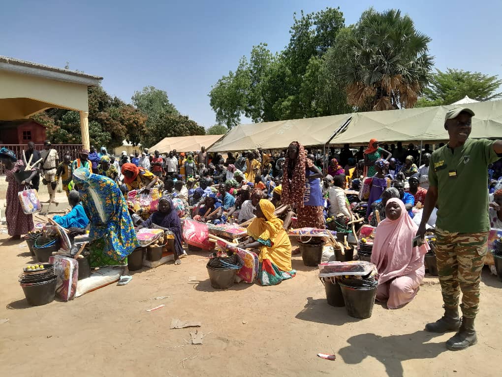 MAGA : Paul Biya offre du matériel de première nécessité à 2500 personnes, soit 300 familles vulnérables.