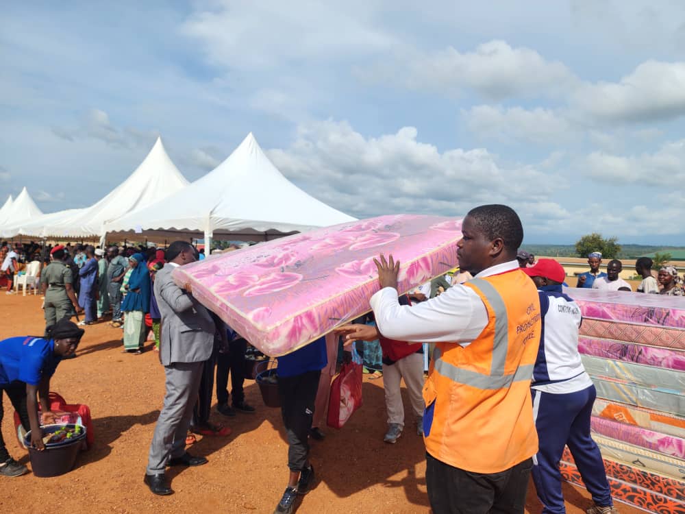 Assistance humanitaire : Le MINAT distribue des dons à plus de 500 sinistrés du département du Mbéré