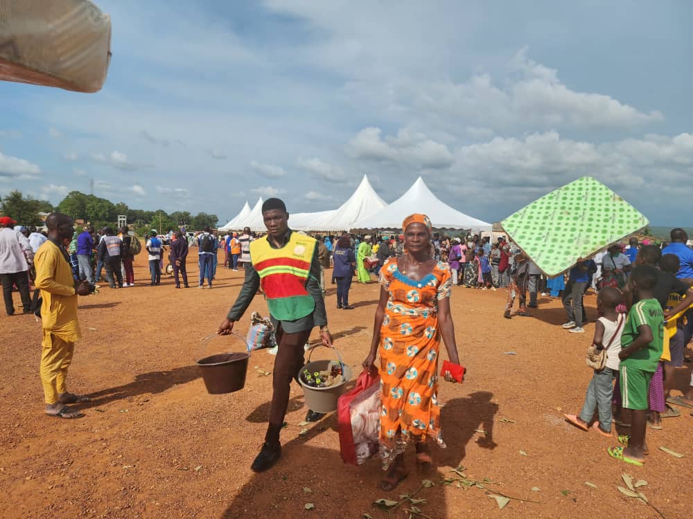 Assistance humanitaire : Le MINAT distribue des dons à plus de 500 sinistrés du département du Mbéré