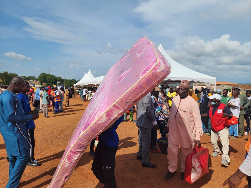 Assistance humanitaire : Le MINAT distribue des dons à plus de 500 sinistrés du département du Mbéré