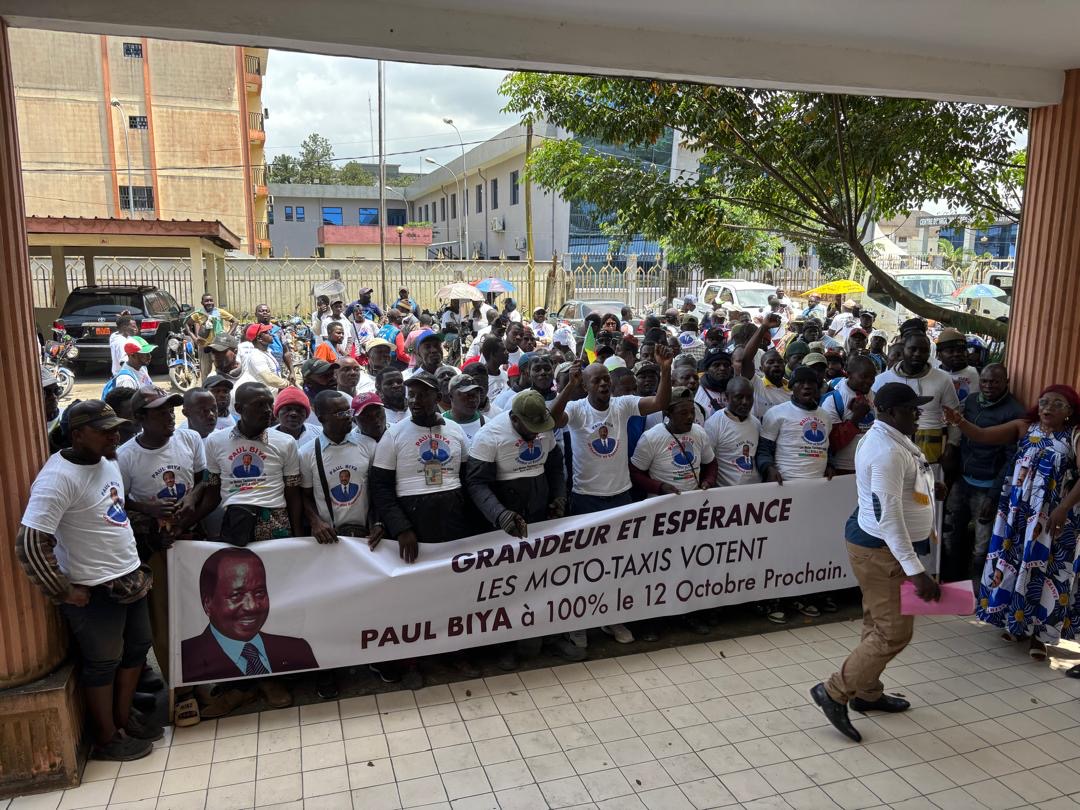 Les mototaxis de la ville de Douala, communément appelés « benskineurs » ont organisé une caravane dans les artères de la ville de Douala ce samedi 11 octobre