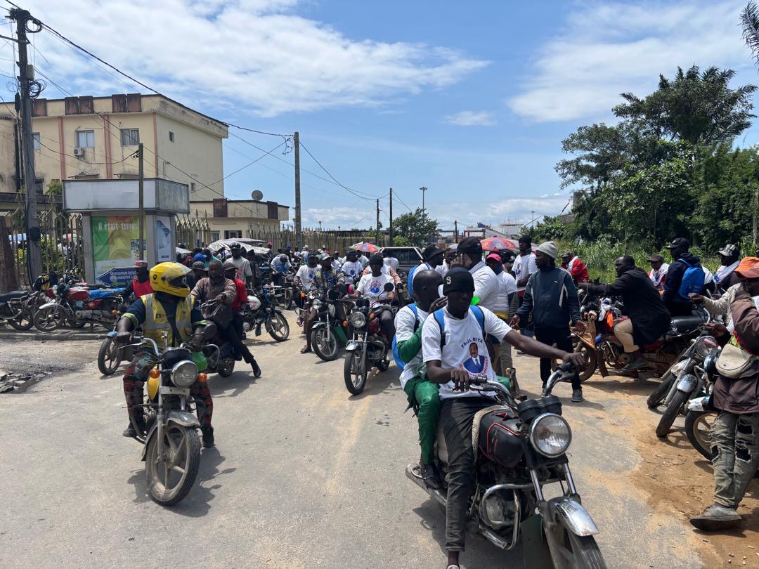 Les mototaxis de la ville de Douala, communément appelés « benskineurs » ont organisé une caravane dans les artères de la ville de Douala ce samedi 11 octobre