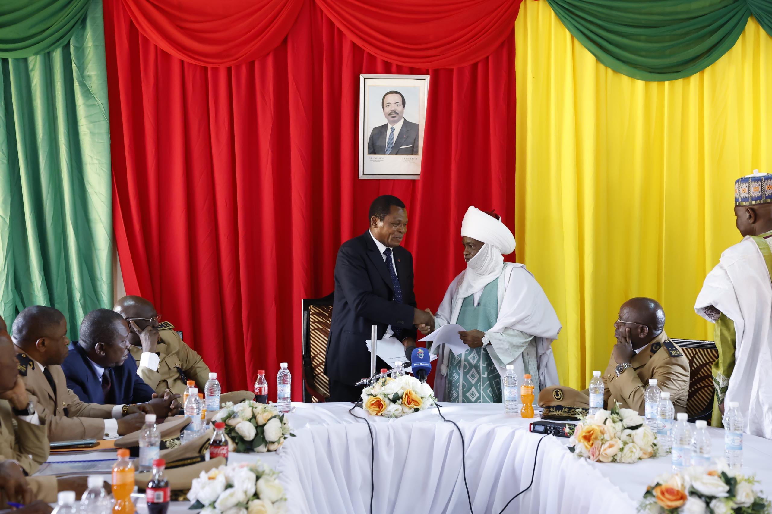 MINAT Boss on appeasement mission distributes Head of State´s speech,calls on authorities to spread peace