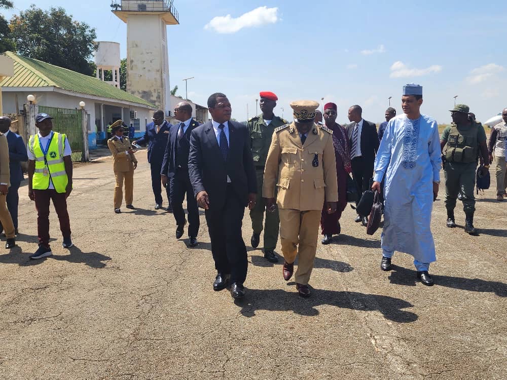 Accueilli par le Gouverneur de Kildadi Taguieke Boukar et les forces vives de l’Adamaoua, le MINAT Paul Atanga Nji est en visite de travail ce 10/11/25 à Ngaoundere, en vue de porter le message de paix et d’accalmie du chef de l’État suite aux incidents post- électoraux qui ont touché l’ensemble de la région.