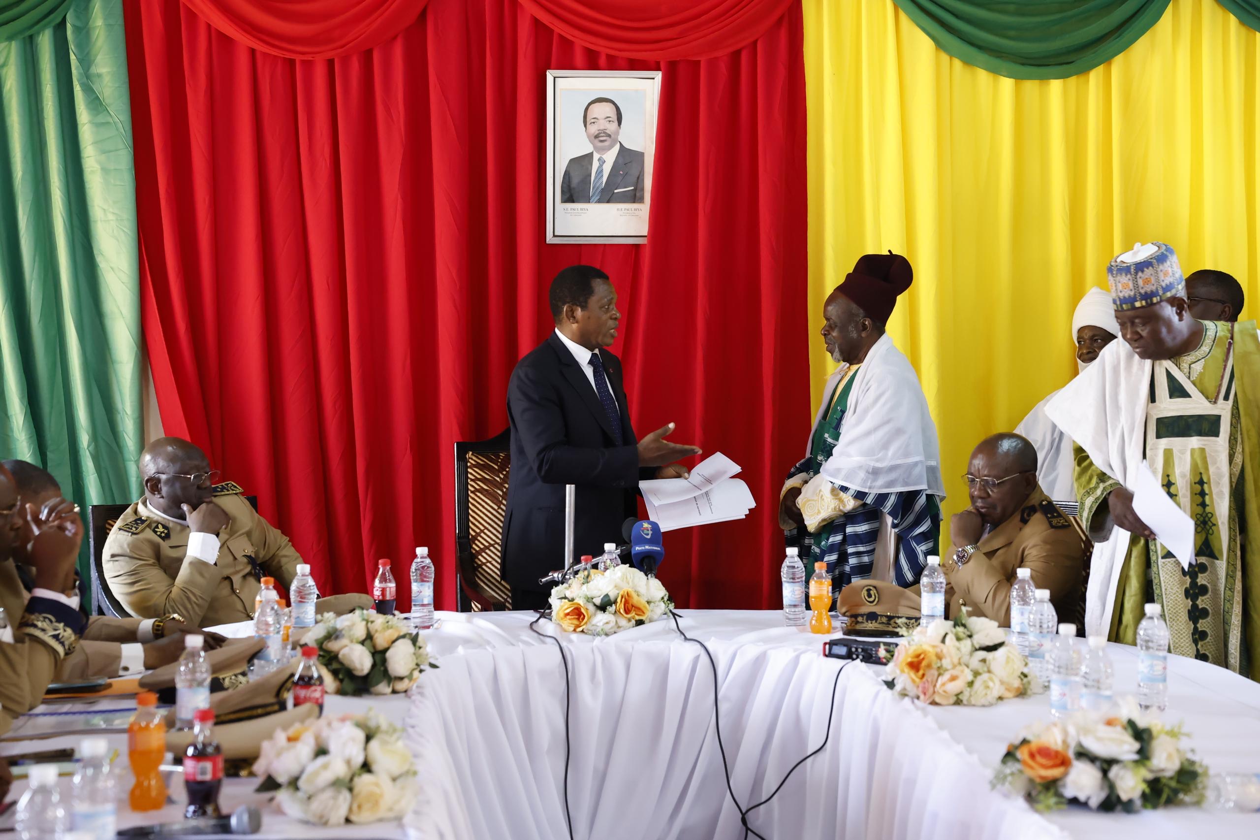 MINAT Boss on appeasement mission distributes Head of State´s speech,calls on authorities to spread peace