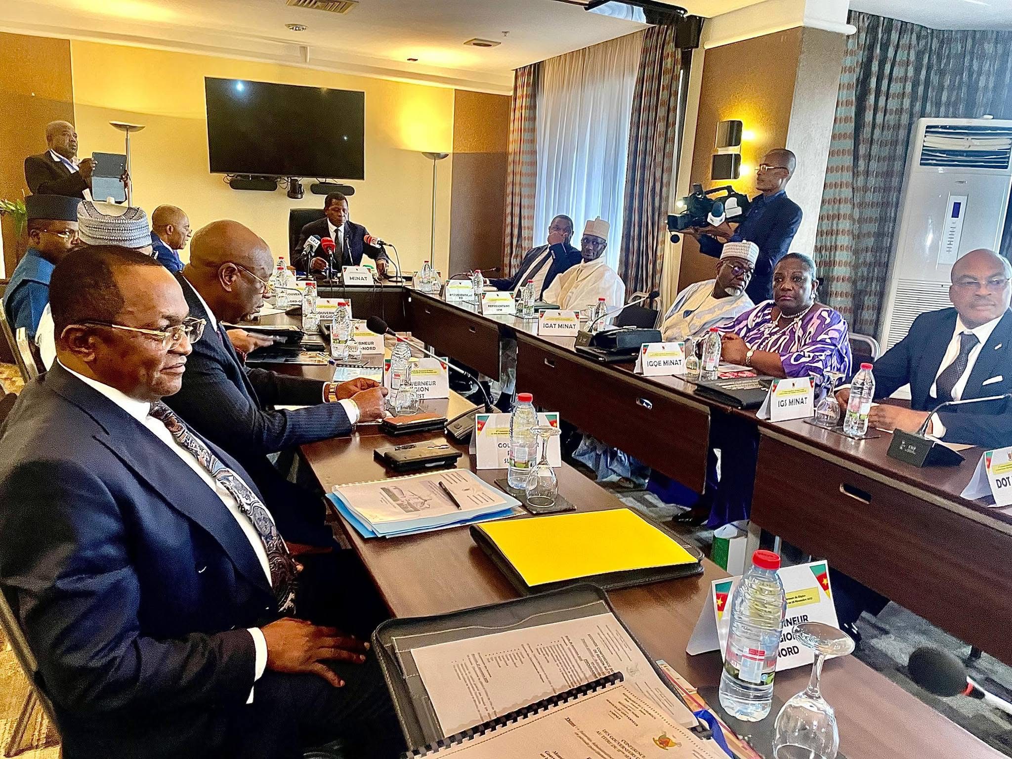 Après l’ouverture du conclave ce 25 novembre à l’hôtel de ville de Yaoundé sur le thème « Autorités administratives et maintien de l’ordre en période postélectorale », le Minat préside la suite des travaux y relatifs cet après-midi au Hilton Hôtel, en présence des gouverneurs de régions et des responsables de son département ministériel.