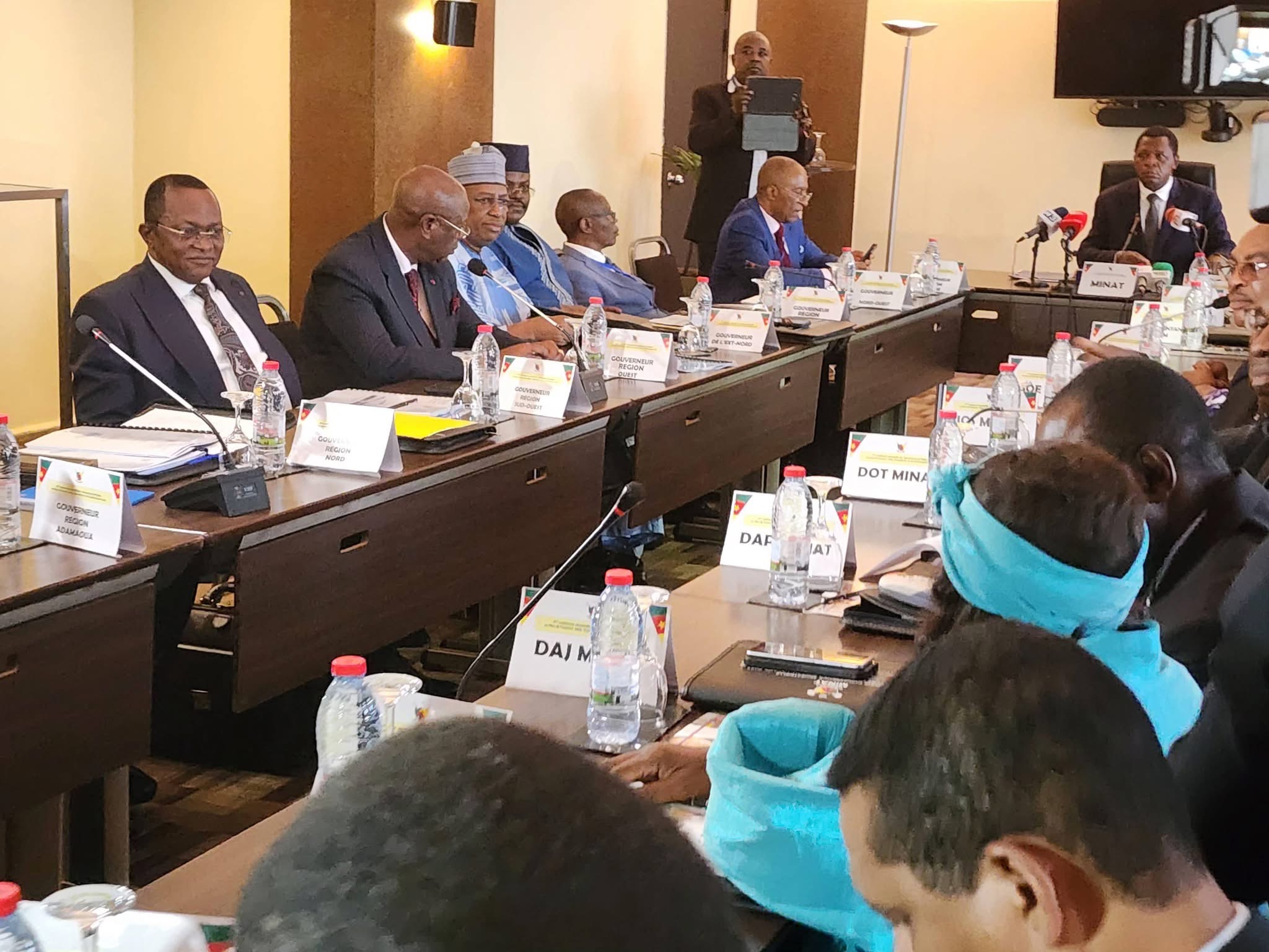 Après l’ouverture du conclave ce 25 novembre à l’hôtel de ville de Yaoundé sur le thème « Autorités administratives et maintien de l’ordre en période postélectorale », le Minat préside la suite des travaux y relatifs cet après-midi au Hilton Hôtel, en présence des gouverneurs de régions et des responsables de son département ministériel.