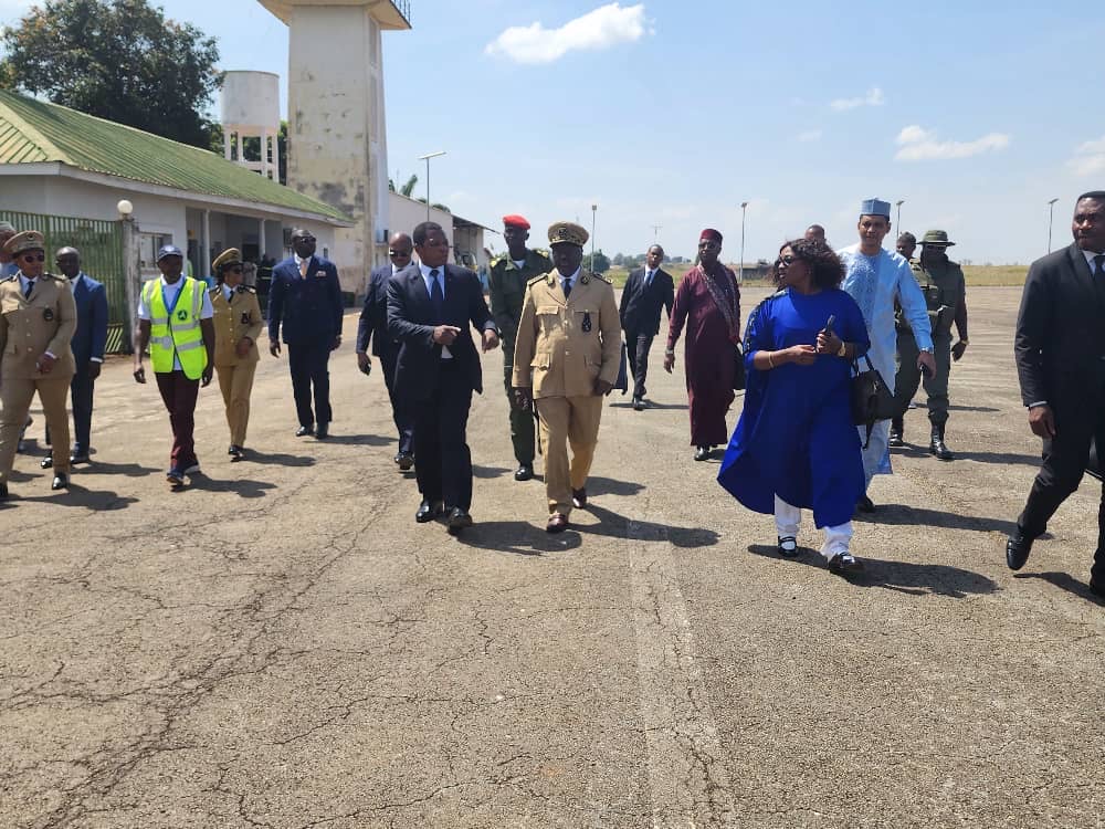 Accueilli par le Gouverneur de Kildadi Taguieke Boukar et les forces vives de l’Adamaoua, le MINAT Paul Atanga Nji est en visite de travail ce 10/11/25 à Ngaoundere, en vue de porter le message de paix et d’accalmie du chef de l’État suite aux incidents post- électoraux qui ont touché l’ensemble de la région.