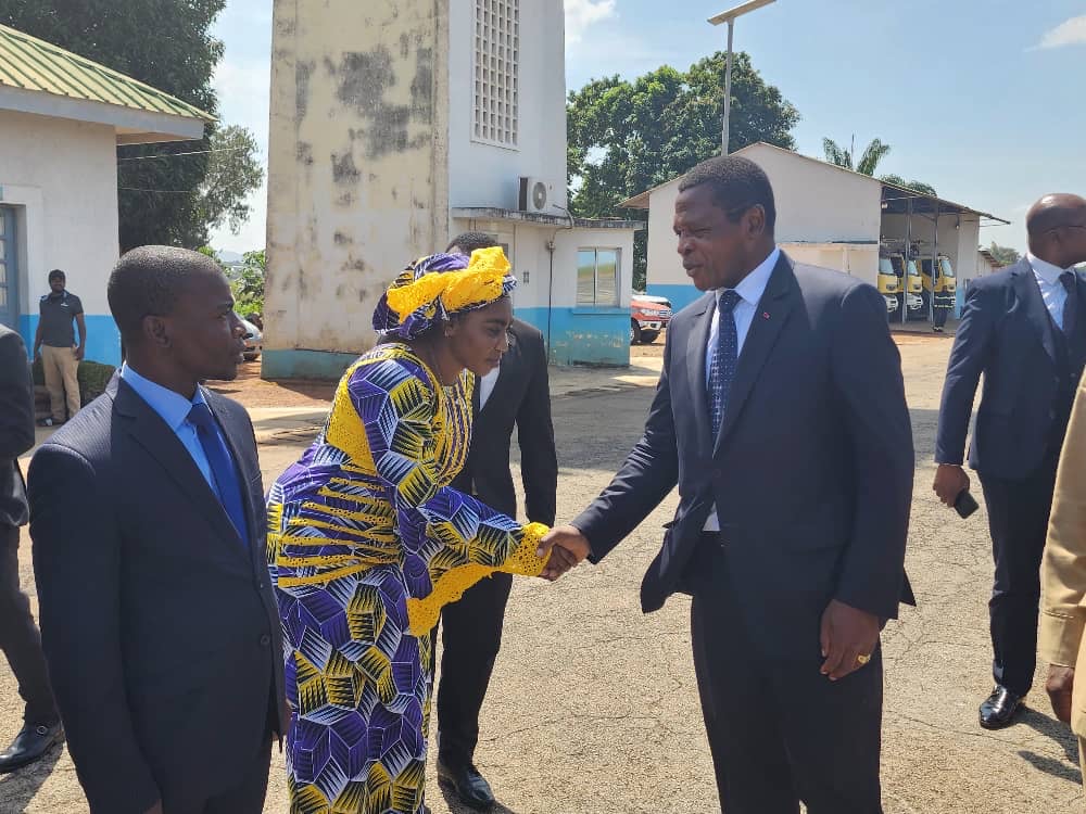 Accueilli par le Gouverneur de Kildadi Taguieke Boukar et les forces vives de l’Adamaoua, le MINAT Paul Atanga Nji est en visite de travail ce 10/11/25 à Ngaoundere, en vue de porter le message de paix et d’accalmie du chef de l’État suite aux incidents post- électoraux qui ont touché l’ensemble de la région.