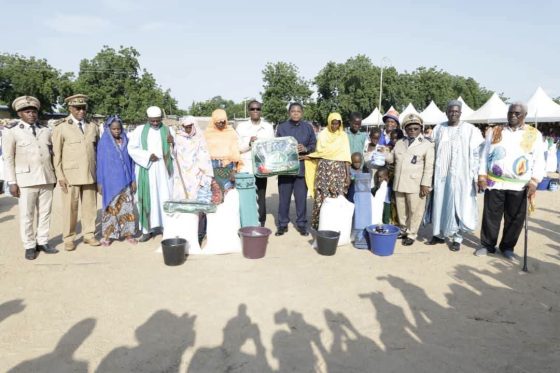 A joint MINAT/MINDEF visit bring presidential support to over 1,000 persons hit by Boko Haram in Waza