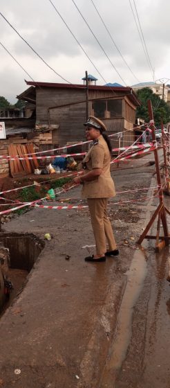 Yaoundé Ville Propre : À Yaoundé 7, on s&rsquo;attaque aux poubelles qui empoisonnent la vie.